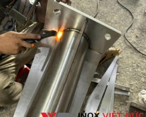 Bản Mã Inox Chắc Chắn Cho Cột Cờ 12m