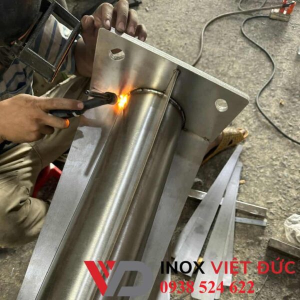Bản Mã Inox Chắc Chắn Cho Cột Cờ 12m