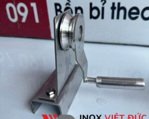 Tay quay cột cờ inox bền chắc