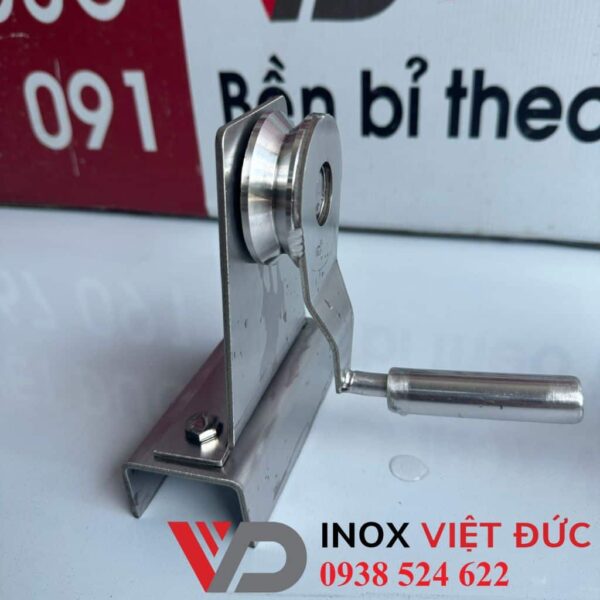 Tay quay cột cờ inox bền chắc