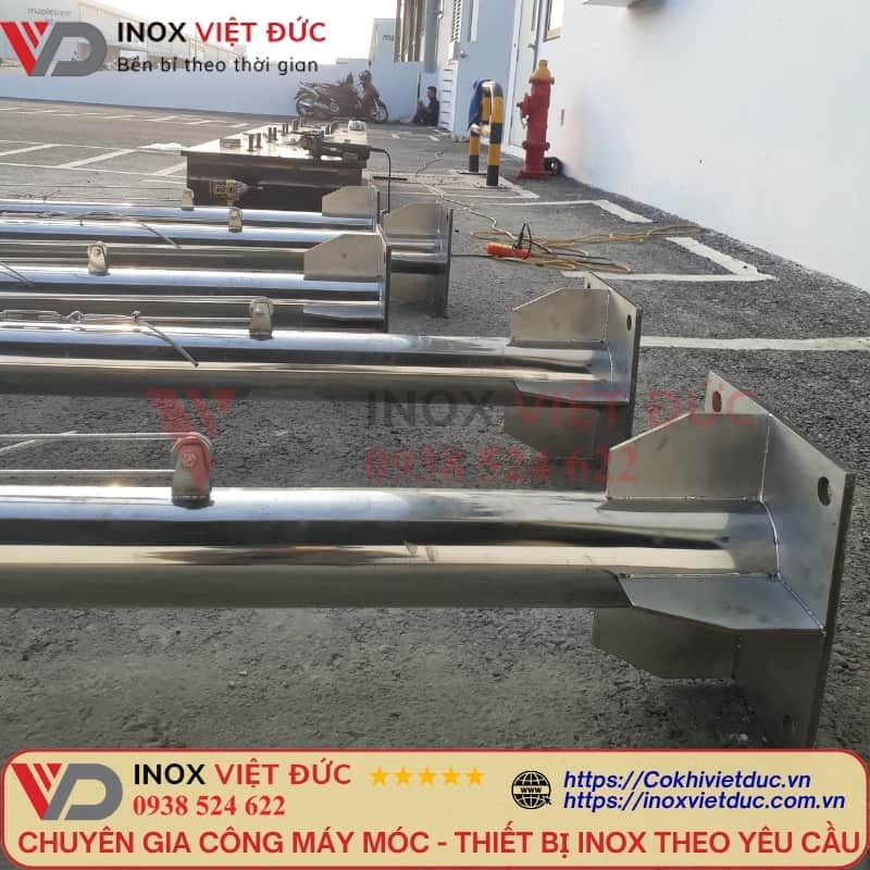 Trụ cờ inox ngoài trời thiết kế bền chắc