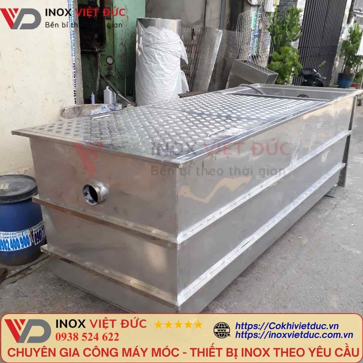 Bể tách mỡ inox 304 sản xuất theo yêu cầu khách hàng, đa dạng kích thước và kiểu lắp đặt.
