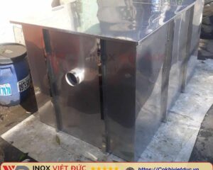 Hố Ga Tách Mỡ Chung Cư 13000L 6 Hố ga tách mỡ chung cư 13000L inox 304 thiết kế âm sàn, gồm các ngăn tách mỡ, giữ rác và lắng bùn cho hệ thống thoát nước tòa nhà lớn.