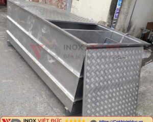 Bồn tách mỡ 9000L inox 304 thiết kế âm sàn, gồm các ngăn tách mỡ, giữ rác và lắng bùn cho hệ thống thoát nước công trình lớn.