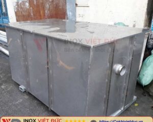 Hố ga tách mỡ chung cư inox 304, thiết kế âm sàn nhiều ngăn để giữ rác, tách mỡ và lắng bùn cho hệ thống thoát nước tòa nhà cao tầng.