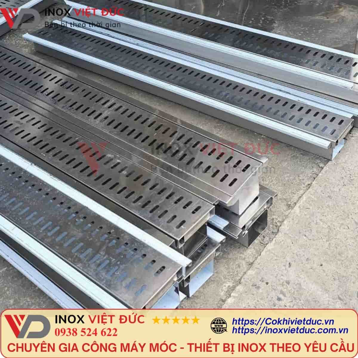 Nắp Rãnh Thoát Sàn Inox Tháo Rời 19 Rãnh thoát sàn inox có nắp che tháo rời, giúp thu nước sàn và thuận tiện vệ sinh lòng mương
