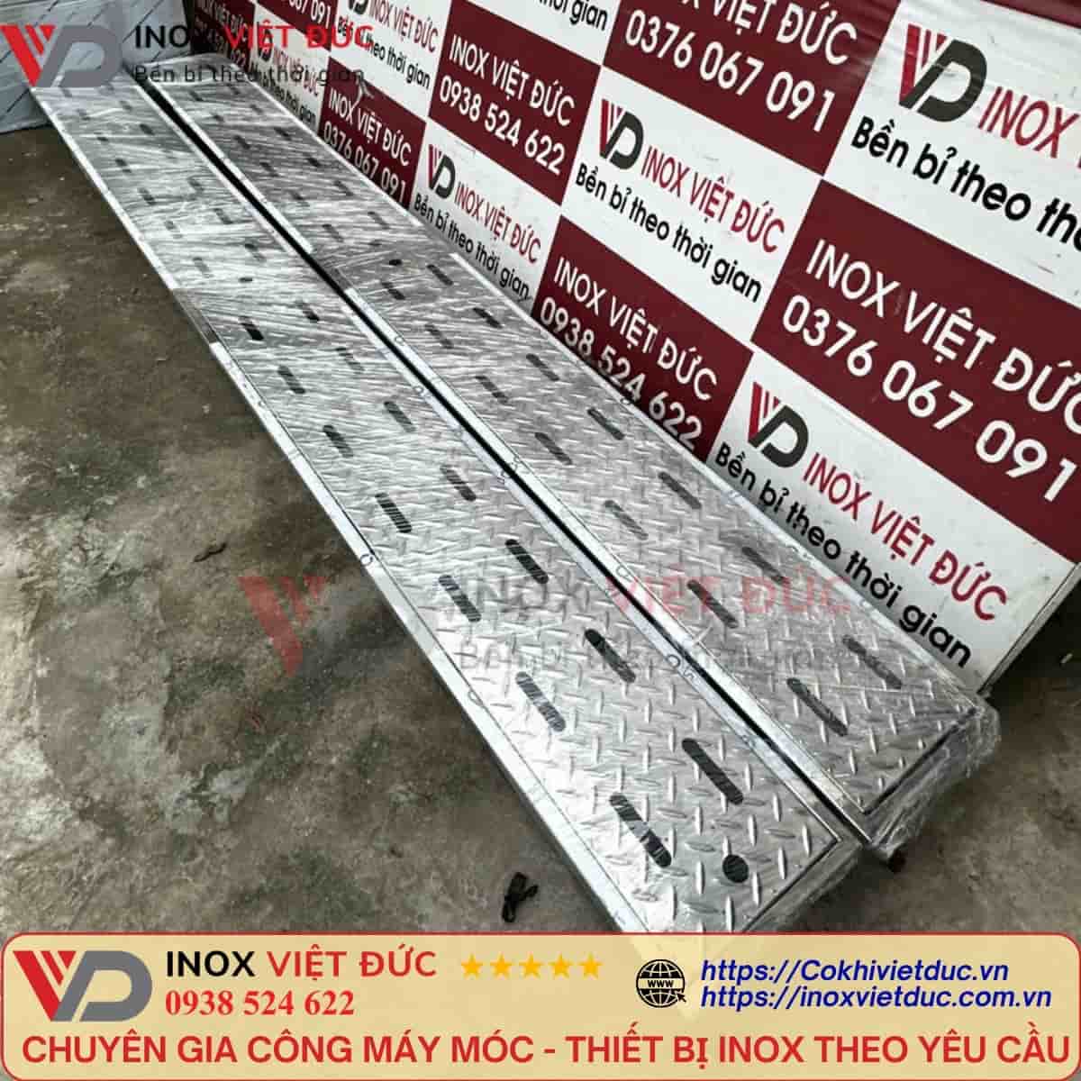 Thoát sàn inox 304 công nghiệp với máng thu nước và nắp vỉ tháo rời