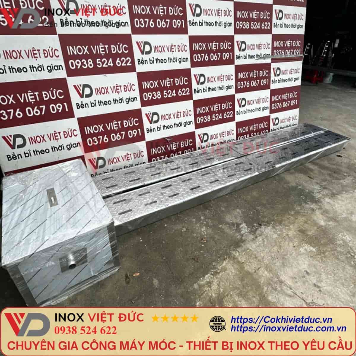 Thoát sàn inox Việt Đức gia công theo yêu cầu, gồm các mẫu vỉ, máng và phễu thu nước inox