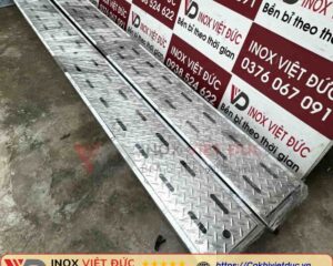 Thoát sàn inox 304 gồm vỉ thu nước và mương thoát sàn gia công theo yêu cầu