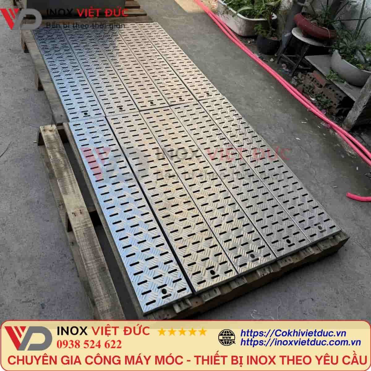 Infographic ưu điểm nổi bật của vỉ thoát sàn inox 304 cho nhà hàng, canteen và bếp ăn công nghiệp